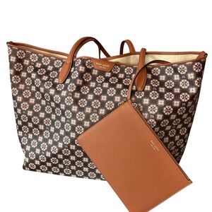 Kate Spade Flower Monogram
Sutton Women's Tote NWOT KF651